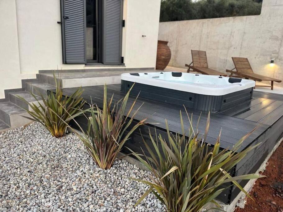 Ek Ornelakis, Luxury Country House With Jacuzzi ハニア エクステリア 写真
